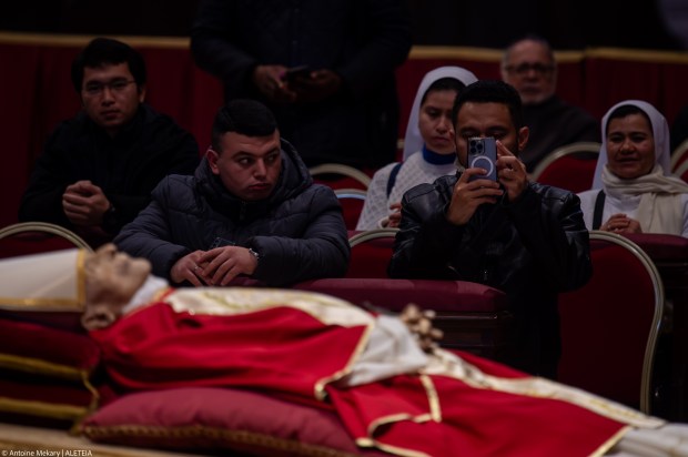 Vatican-Smartphones-Faith-Church
