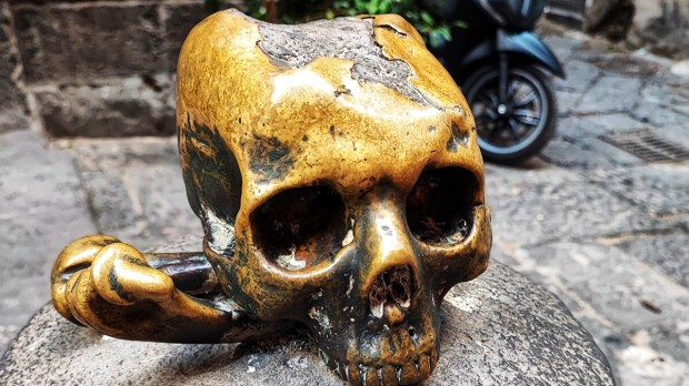 Bronze skull outside Santa Maria della Anime del Purgatorio Ad Arco