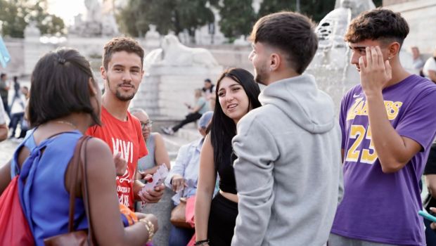 The New Horizon community doing an evangelization street mission in Rome