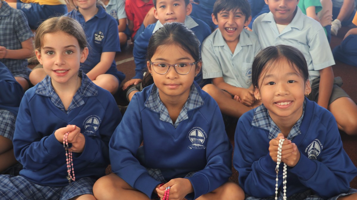 One-Million-Children-Praying-the-Rosary-Aid to the church in need