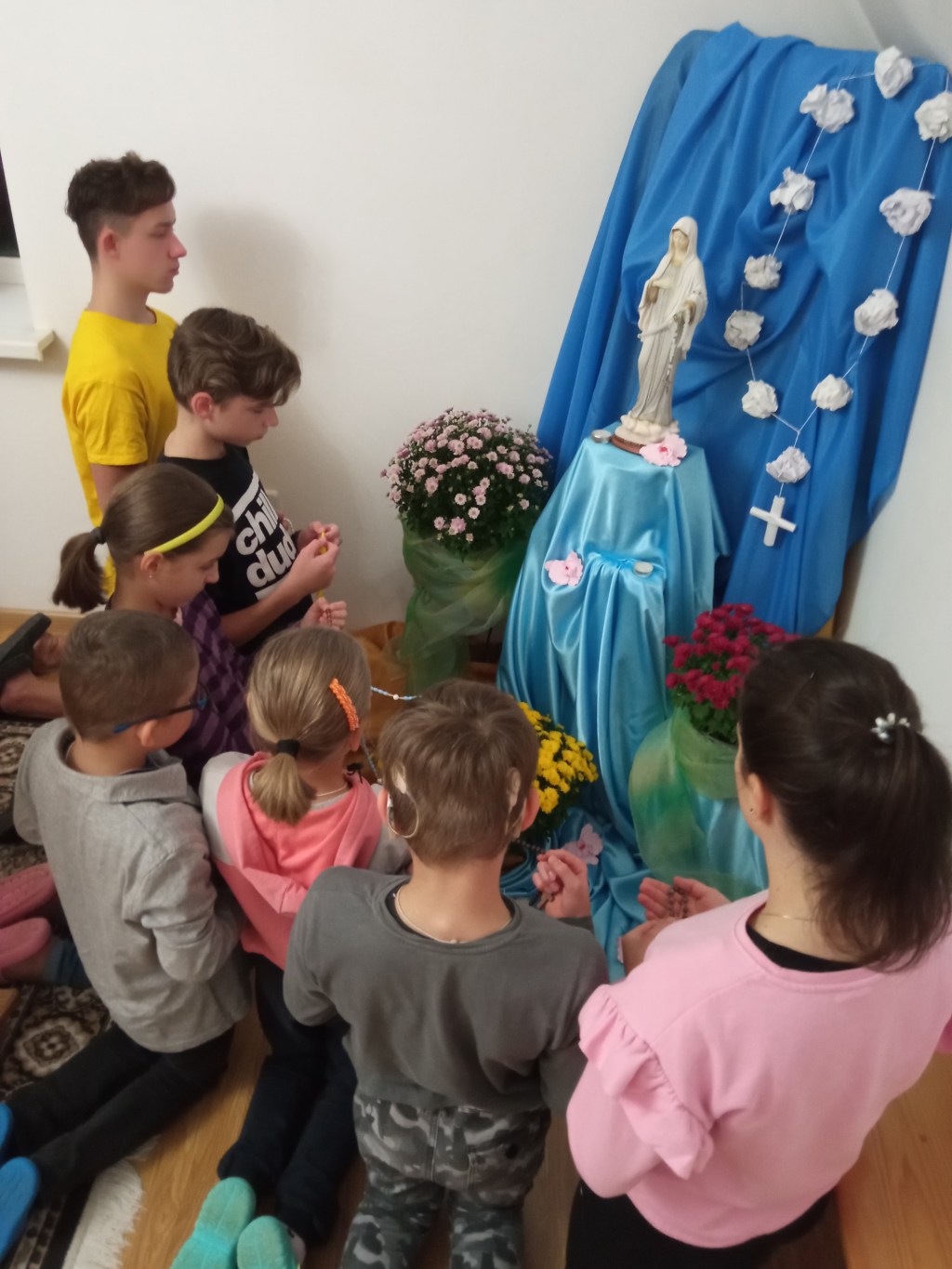 One-Million-Children-Praying-the-Rosary-Aid to the church in need
