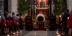 Rome gathers at Pope&#8217;s favorite Marian image for peace Rosary (Images)