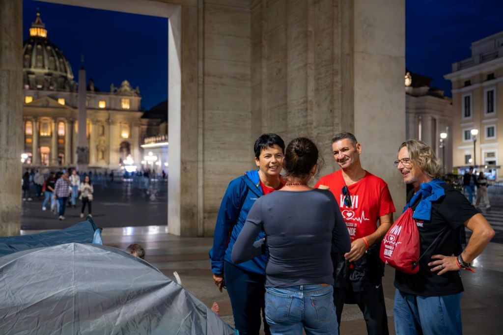 The New Horizons Community engaged in an evangelizing street mission in St. Peter's Square in Rome