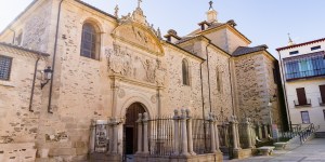 Santa Teresa’s relics draw thousands in Alba de Tormes (Photos)