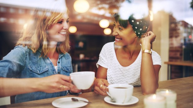 women-coffee-shop-friends