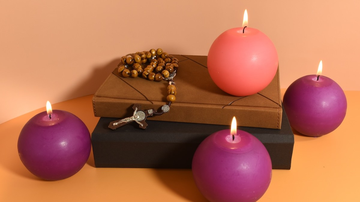 Advent-candles-books-rosary.jpg