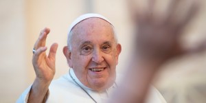 Pope sends message to youth about hope