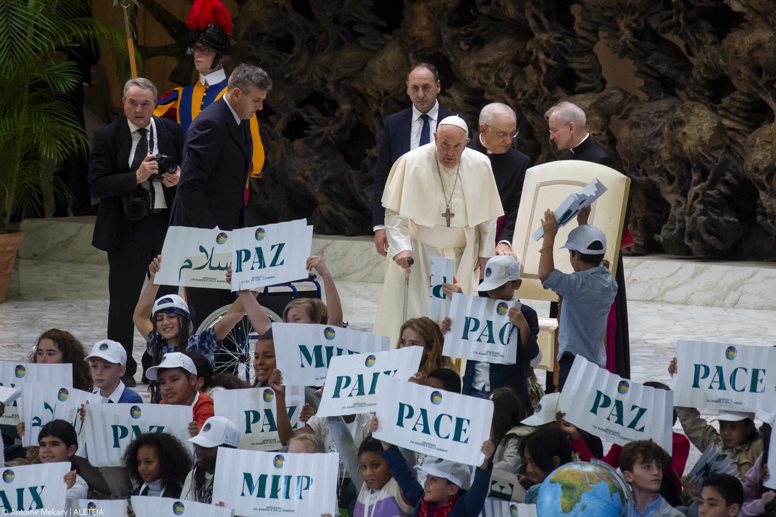 (Slideshow) Pope with children 2023