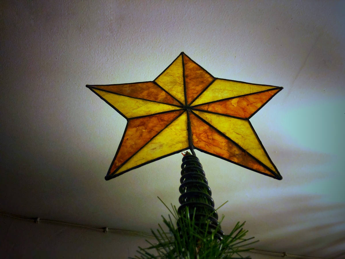 (Slideshow) Heavenly ornaments make a Christmas tree holy