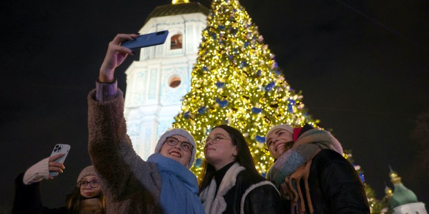 Kyiv Christmas tree lighting brings hope in midst of war - Vimarsana News