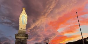 How is a miracle recognized for beatification/canonization?