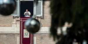 The Holy Family came to live in our problems, says Pope