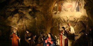 Like 800 years ago: Vatican presents its Nativity scene, Christmas tree
