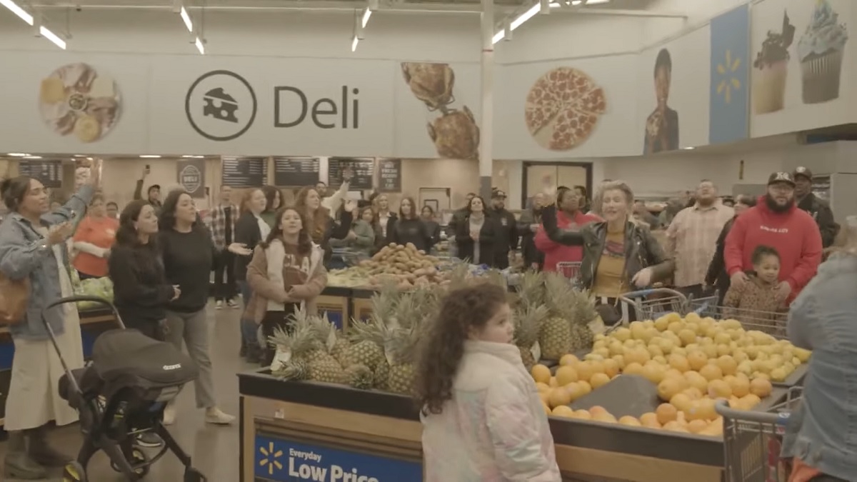 Flashmob singing Christmas carol in Walmart goes viral