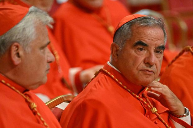cardinal, curie romaine, angelo becciu, immeuble de londres