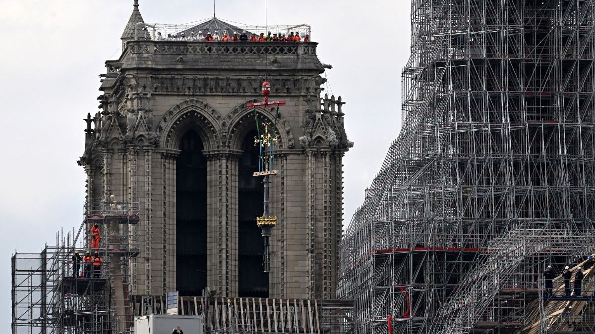 Notre-Dame de Paris, croix, flèche, reconstruction, chantier