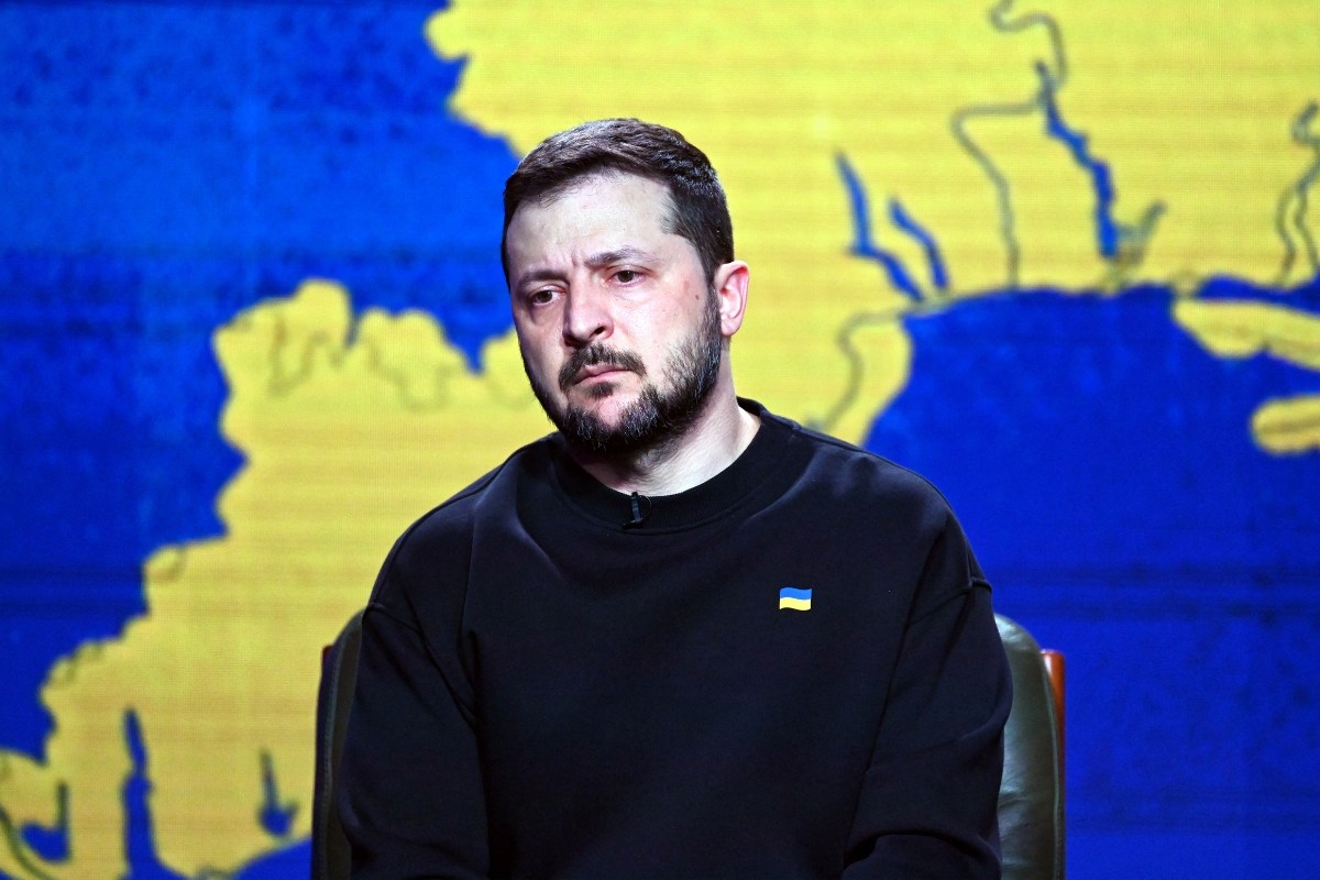 Zelensky talks with Pope Leo XIV and invites him to Ukraine