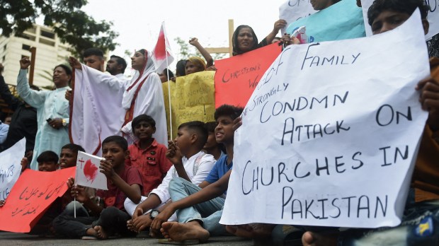 Christians in Pakistan protest vandalism