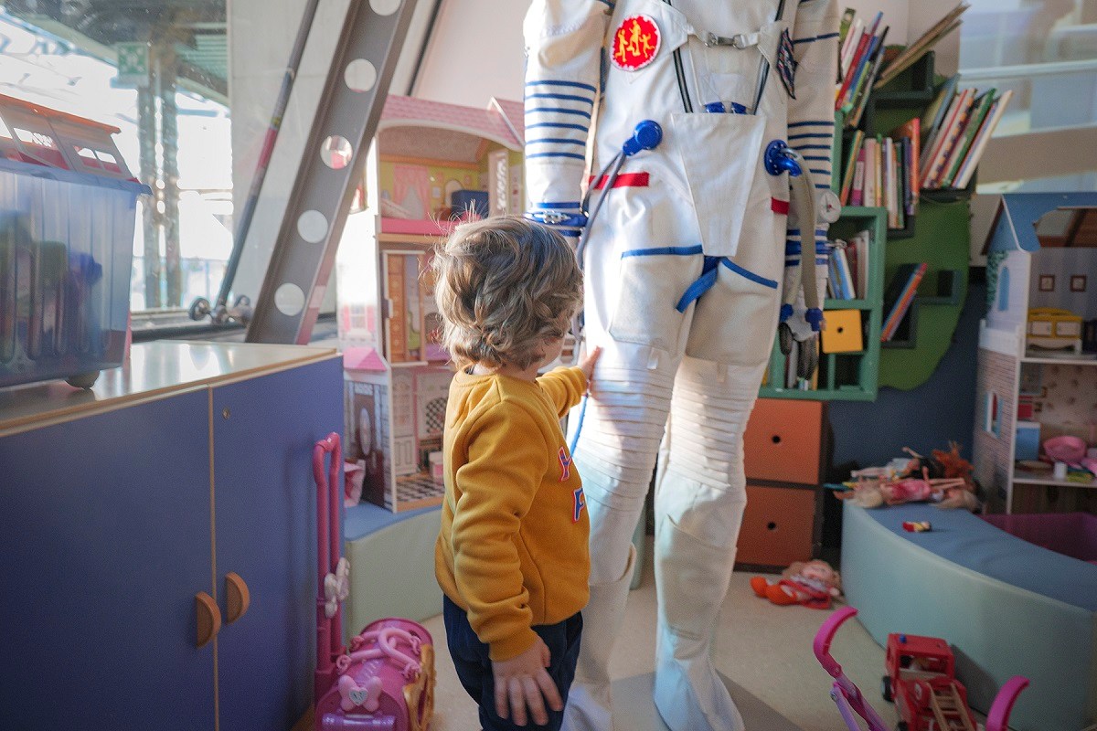 Astronaut Col. Villadei conversation with little patients of Bambino Gesu
