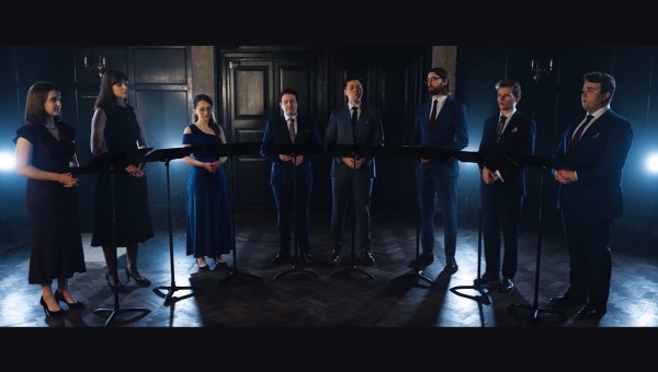 VOCES8 O Salutaris Hostia