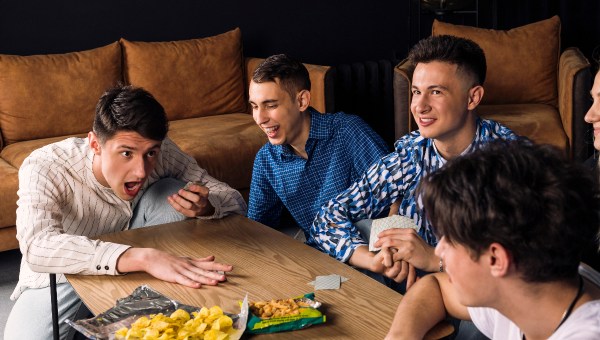 men-friends-card-games-