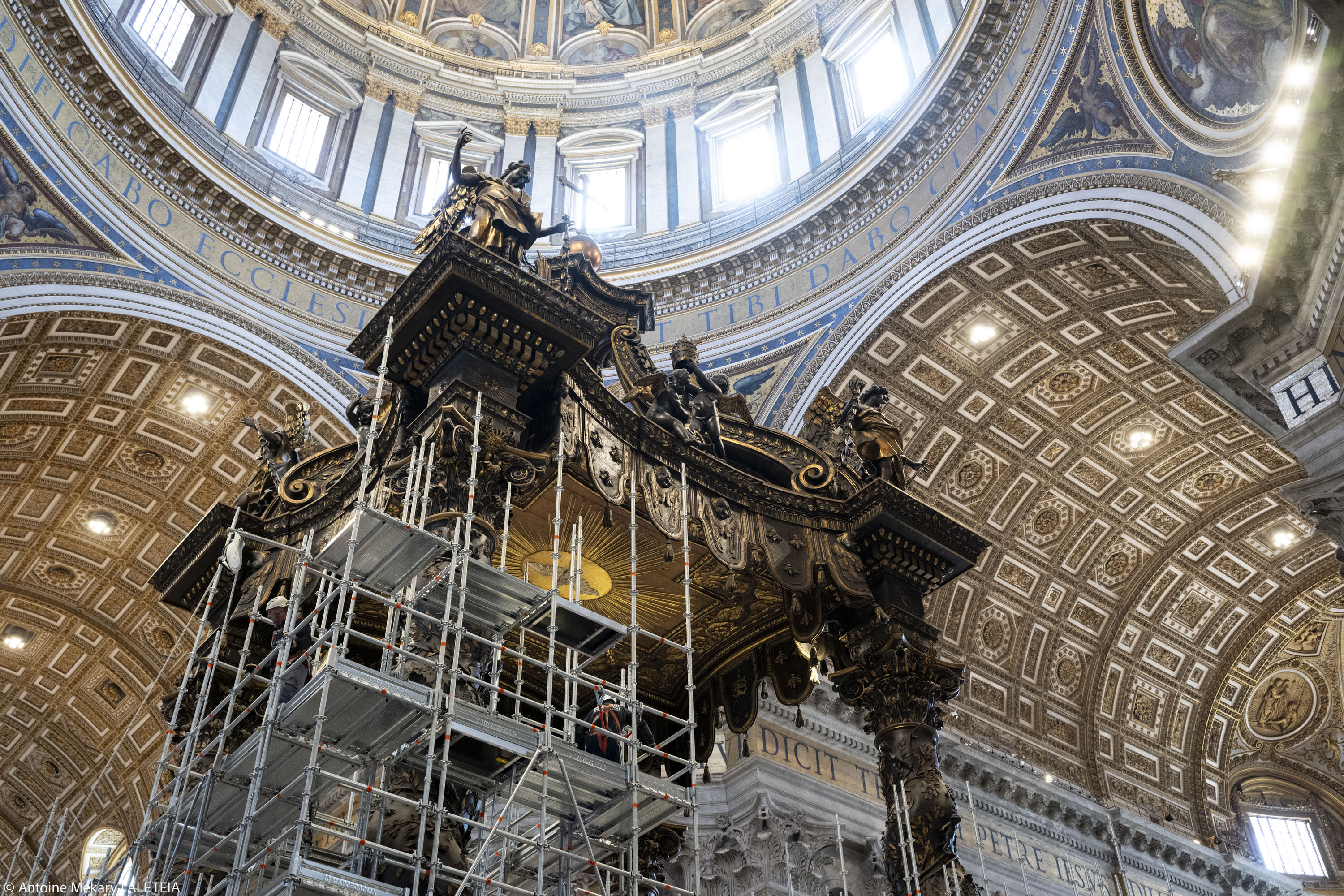 (Slideshow) Vatican’s restoration of Bernini’s baldacchino begins