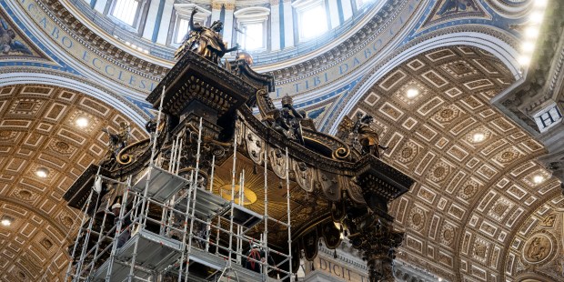 (Slideshow) Vatican’s restoration of Bernini’s baldacchino begins