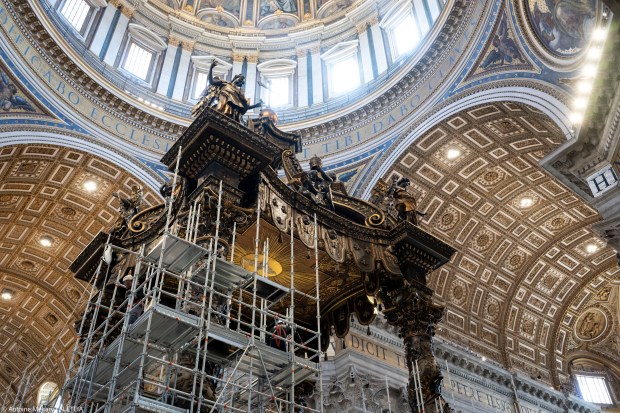 (Slideshow) Vatican’s restoration of Bernini’s baldacchino begins