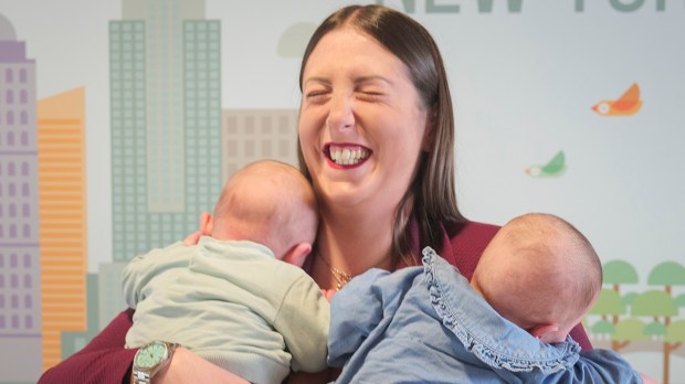 Mother with heart defect births twins