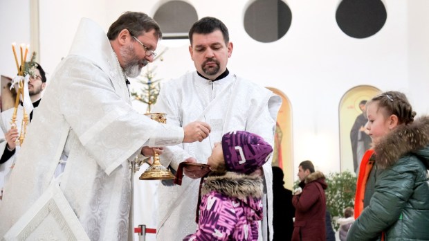 Patriarch Sviatoslav distributes Communion