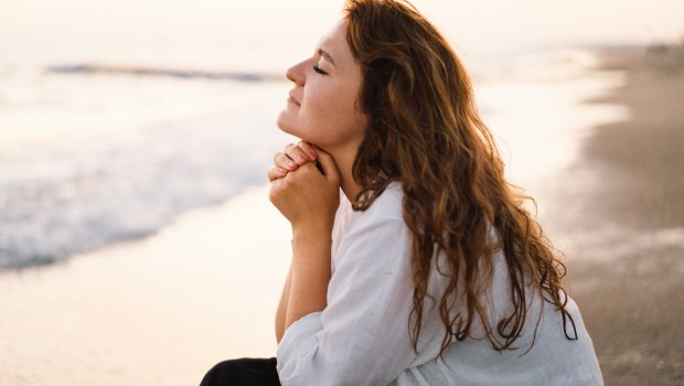 woman-pray-