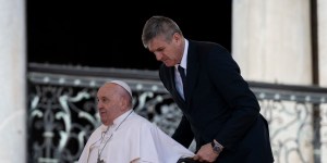 Pope Francis meets with families of Israeli hostages