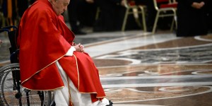Pope leads Celebration of the Passion