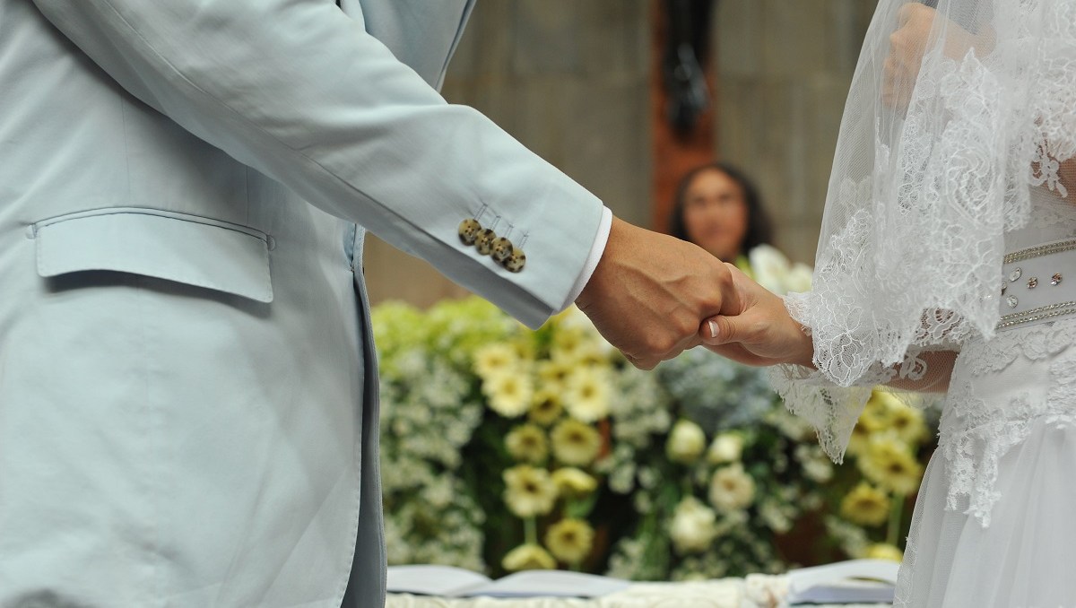 Teacher's surprise wedding delights students - Vimarsana News