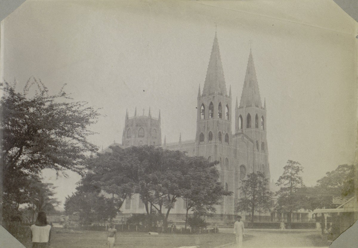 Old picture of San Sebastian, MAnila