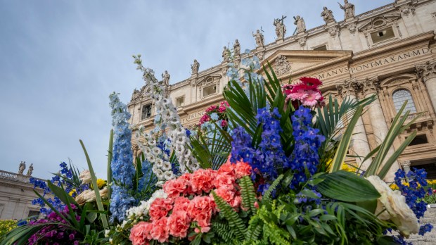 ST.PETER'S BASILICA-FLOWER-EASTER