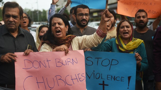 Pakistan protest against burning churches