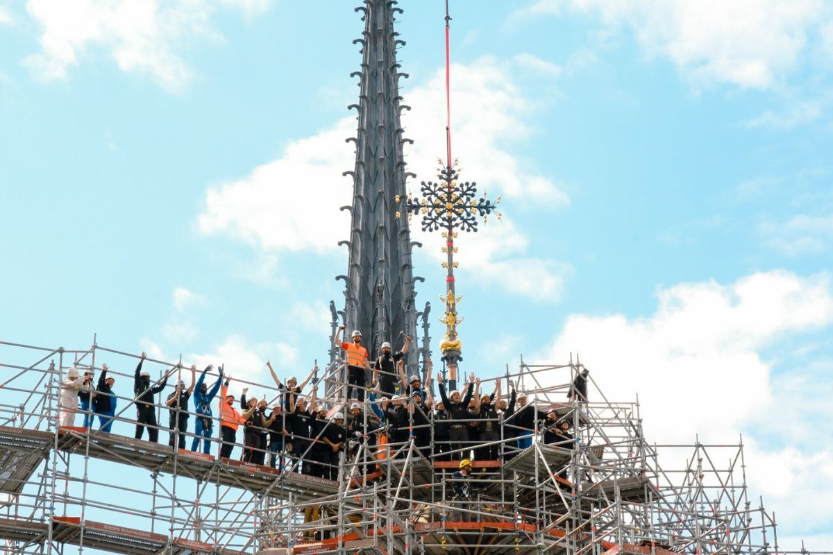 Notre-Dame de Paris gets another cross back - Vimarsana News