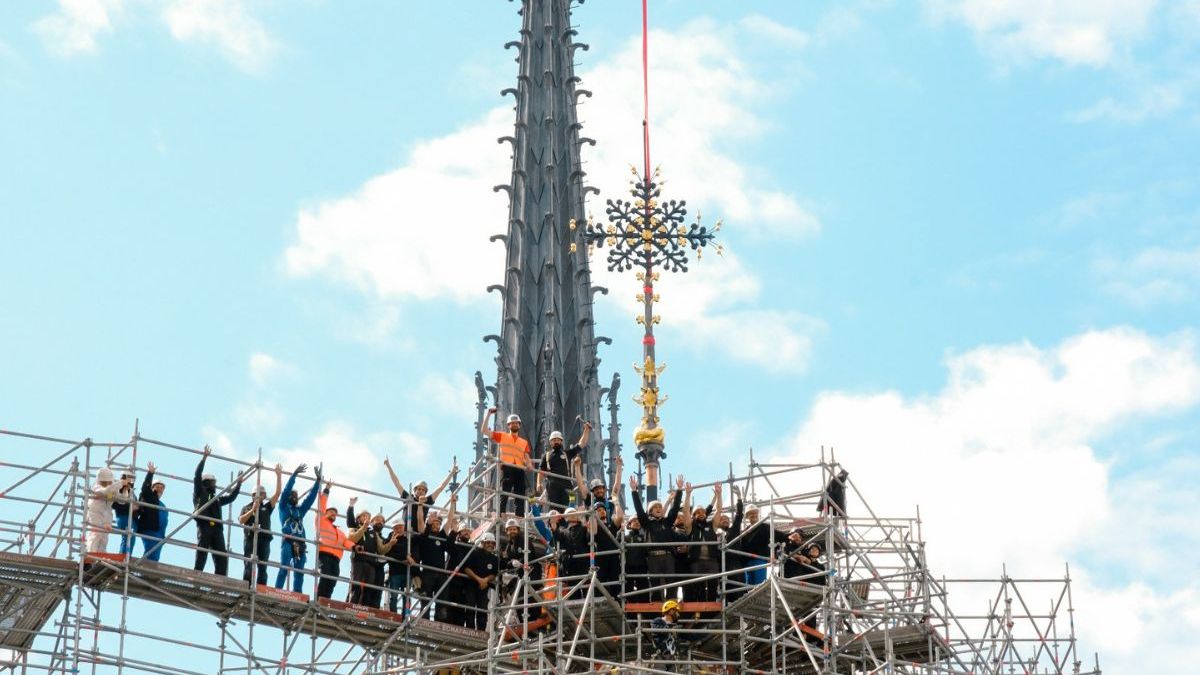 Notre-Dame de Paris, croix de chevet, cathédrale, restauration