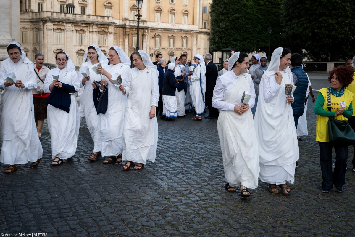 (Slideshow) Visitation candlelight procession in Vatican 2024