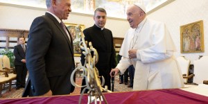 Jordan’s king tells Pope of need to end violence against Palestinians