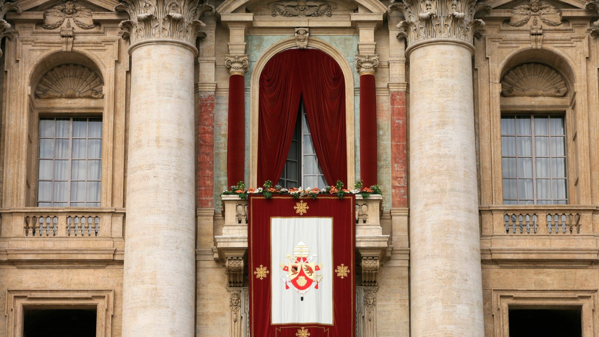 balcon-Vatican.jpg