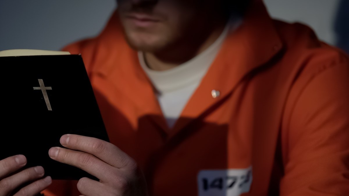 Reading the Bible in prison
