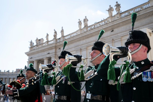 The Royal Irish Regiment and the 38 (Irish) Brigade attended the General Audience with Pope Francis on Wednesday, June 12th, 2024.