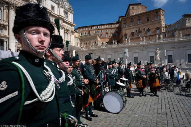 The Royal Irish Regiment and the 38 (Irish) Brigade attended the General Audience with Pope Francis on Wednesday, June 12th, 2024.