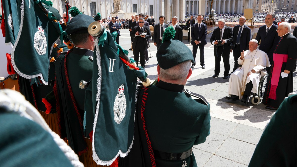 The Royal Irish Regiment and the 38 (Irish) Brigade attended the General Audience with Pope Francis on Wednesday, June 12th, 2024.