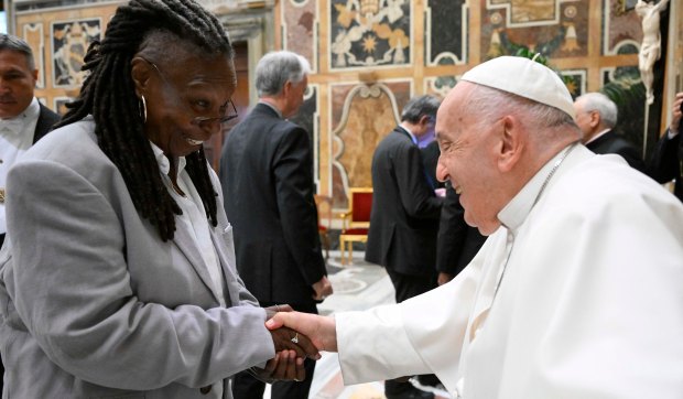 Corner Hero Image - Celebrities honor Pope Francis