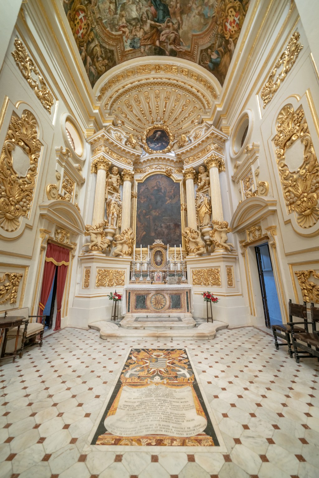 The-choir-area-showing-the-tomb-of-Ballius-Fra.-Felix-Inniquez-de-Ayerbe.-Courtesy-of-Heritage-Maltajpg.jpg
