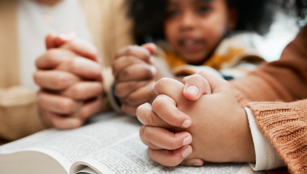 child family scripture praying