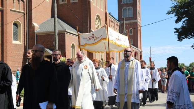 Monks of St. Benedict’s Abbey in Atchison, Kansas, walk with the Blessed Sacrament in Atchison as it enters Benedictine College’s campus. Benedictine College is a premiere sponsor of the National Eucharistic Congress, the ultimate destination of the pilgrimage.